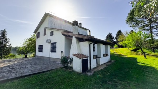 casa indipendente in vendita a Magliano Sabina