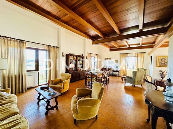 casa indipendente in vendita a Magliano Sabina