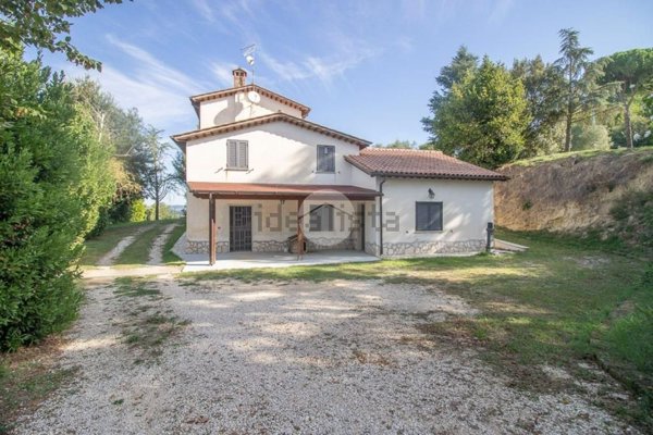 casa indipendente in vendita a Magliano Sabina