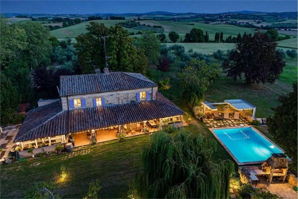 casa indipendente in vendita a Magliano Sabina