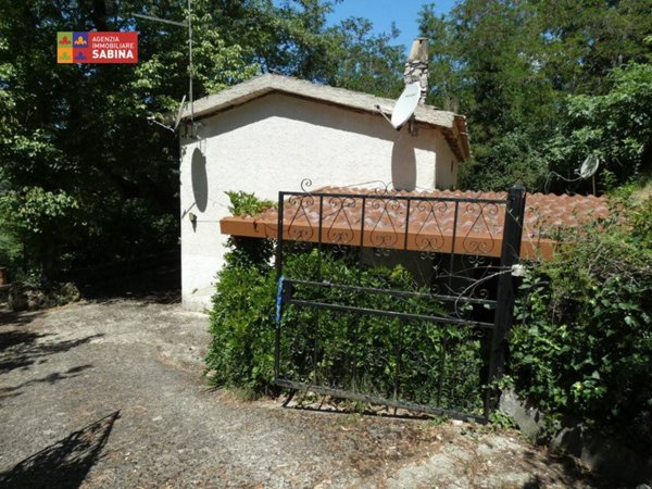casa indipendente in vendita a Mompeo