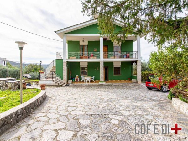 casa indipendente in vendita a Mompeo
