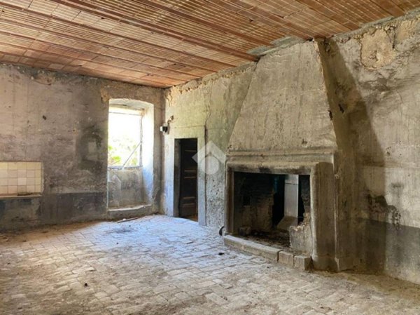 casa indipendente in vendita a Mompeo