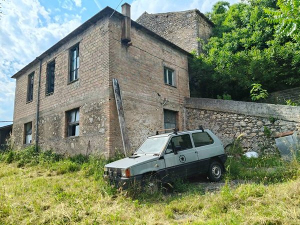 casa indipendente in vendita a Mompeo