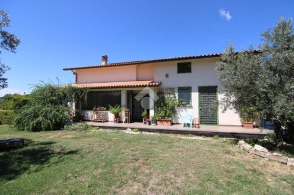 casa indipendente in vendita a Mompeo