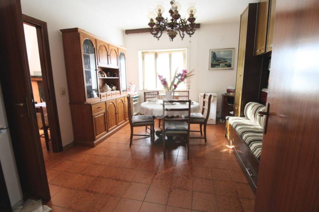 appartamento in vendita a Mompeo in zona Madonna del Mattone