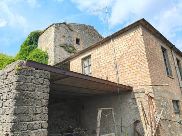 casa indipendente in vendita a Mompeo