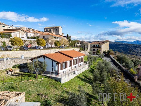 casa indipendente in vendita a Mompeo