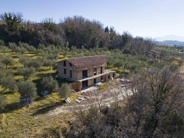 casa indipendente in vendita a Mompeo