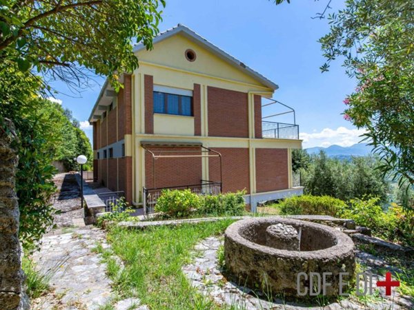 casa indipendente in vendita a Mompeo