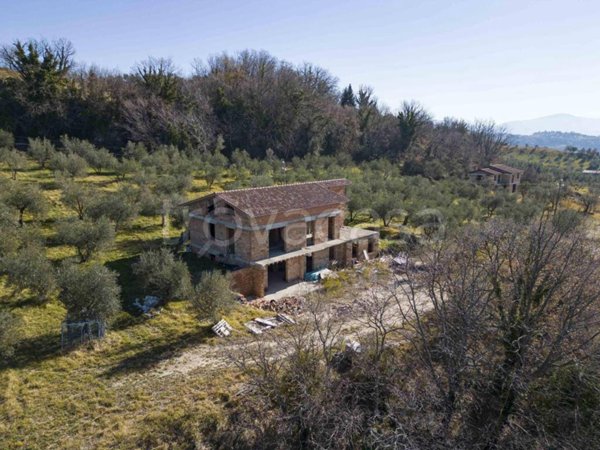 casa indipendente in vendita a Mompeo in zona Madonna del Mattone