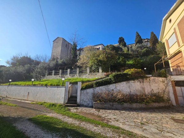 casa indipendente in vendita a Mompeo