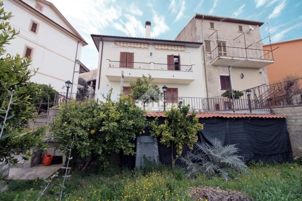 casa indipendente in vendita a Mompeo