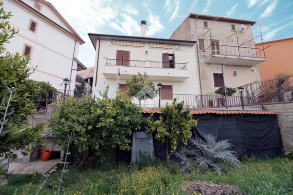 casa indipendente in vendita a Mompeo