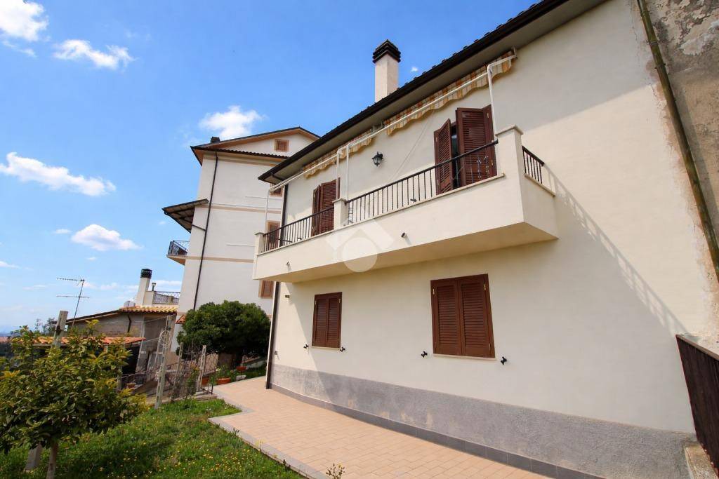 casa indipendente in vendita a Mompeo