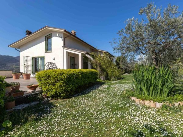 casa indipendente in vendita a Mompeo