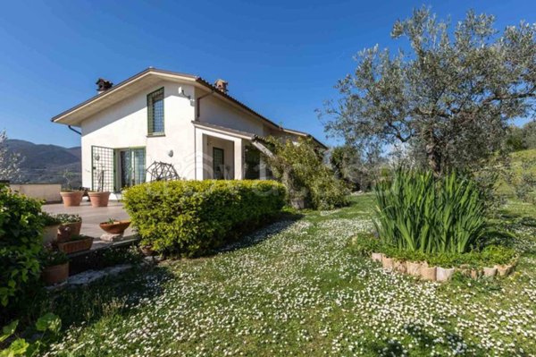 casa indipendente in vendita a Mompeo