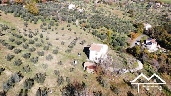 casa indipendente in vendita a Mompeo