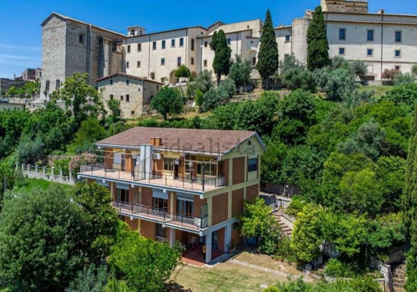 casa indipendente in vendita a Mompeo