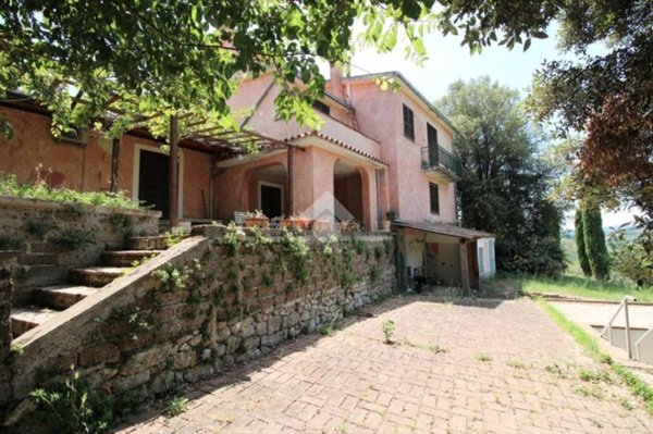 casa indipendente in vendita a Mompeo