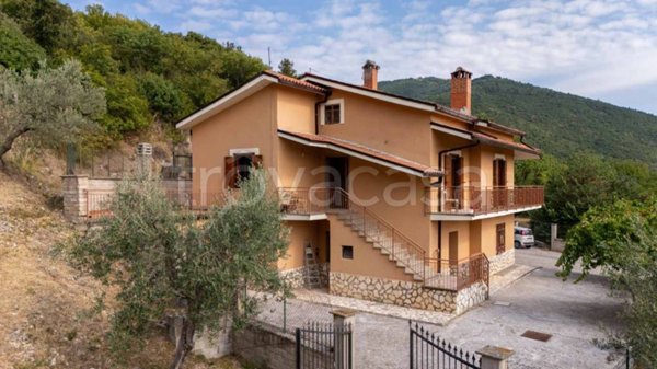 casa indipendente in vendita a Mompeo