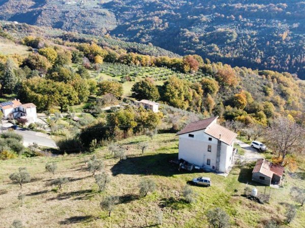 casa indipendente in vendita a Mompeo