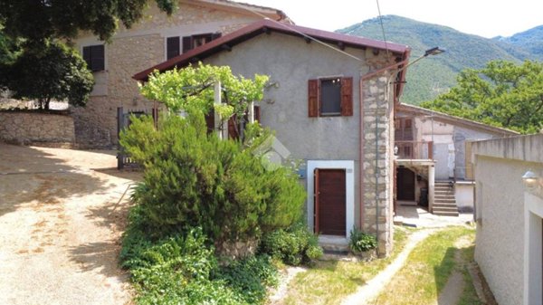 casa indipendente in vendita a Montasola