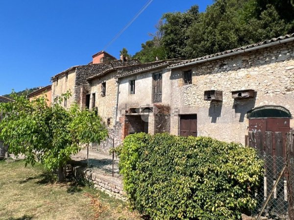 appartamento in vendita a Montasola