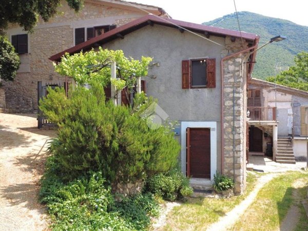 casa indipendente in vendita a Montasola