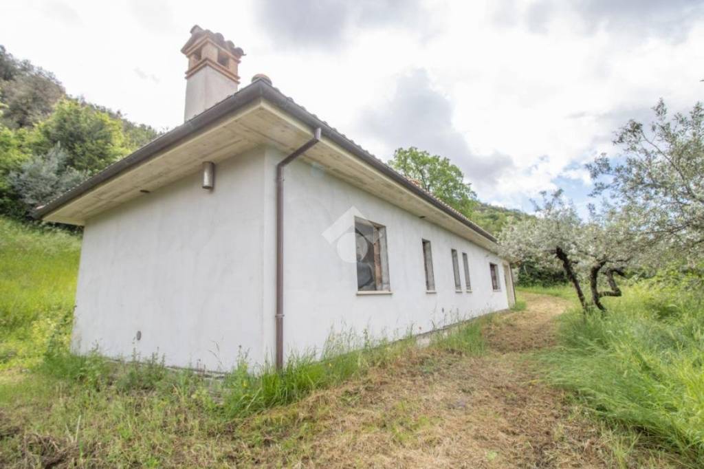 casa indipendente in vendita a Montasola