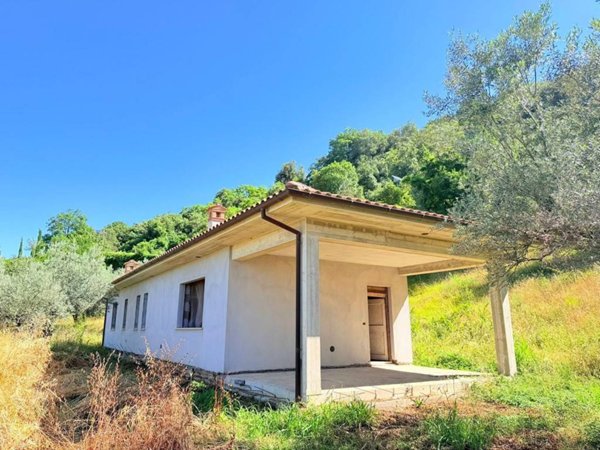 casa indipendente in vendita a Montasola