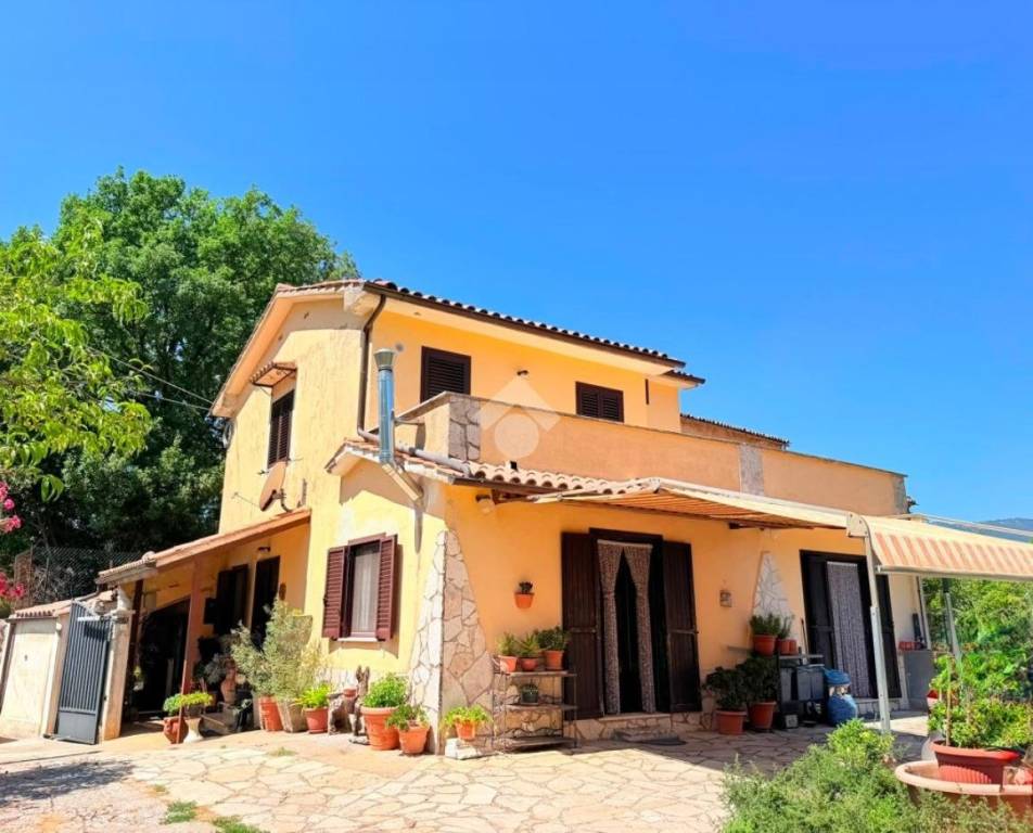casa indipendente in vendita a Montasola