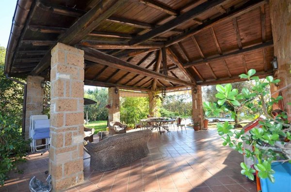 casa indipendente in vendita a Montebuono