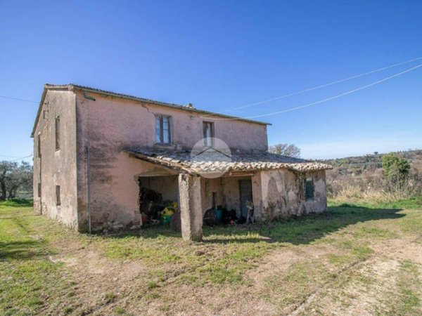 casa indipendente in vendita a Montebuono