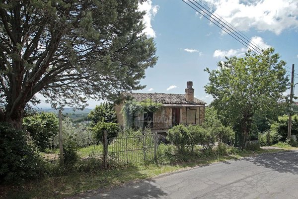 casa indipendente in vendita a Montebuono