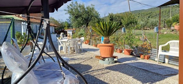 casa indipendente in vendita a Montebuono