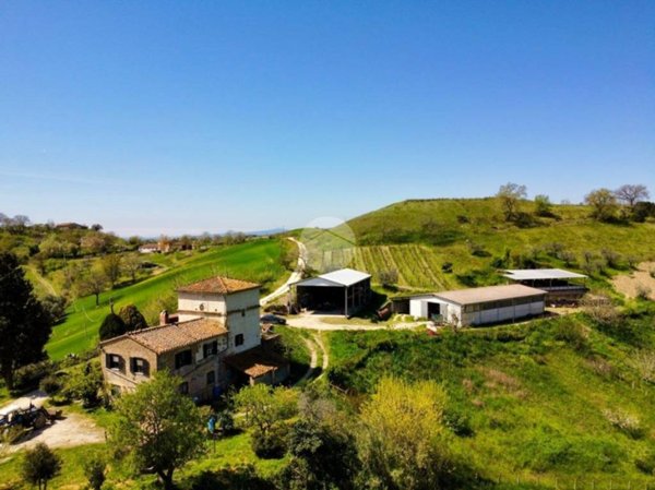 casa indipendente in vendita a Montebuono