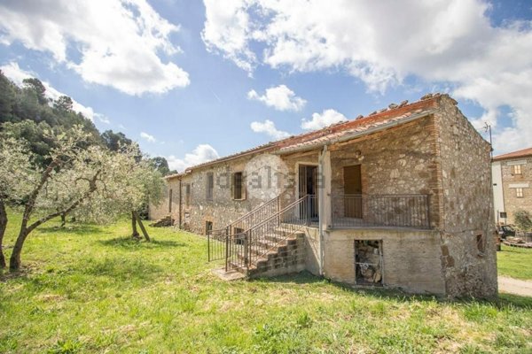 casa indipendente in vendita a Montebuono