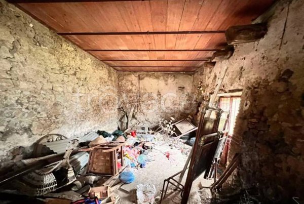 casa indipendente in vendita a Montebuono