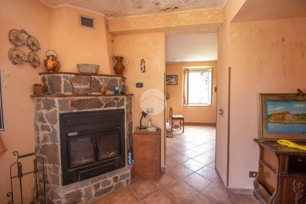 casa indipendente in vendita a Montebuono