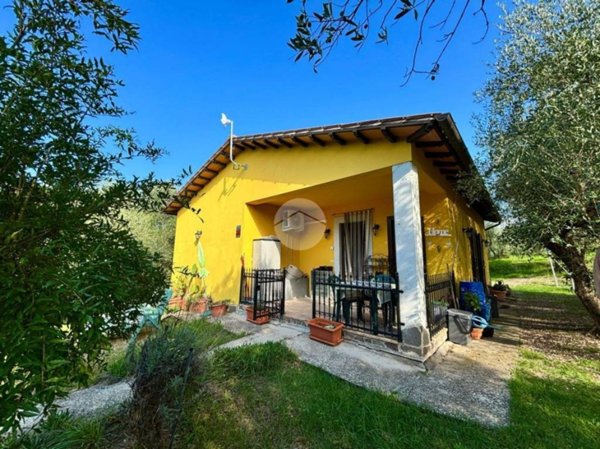 casa indipendente in vendita a Montebuono