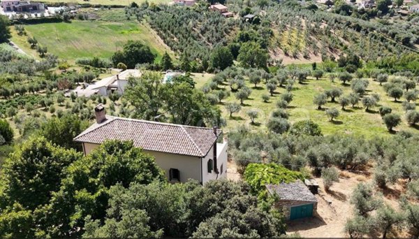 casa indipendente in vendita a Montebuono