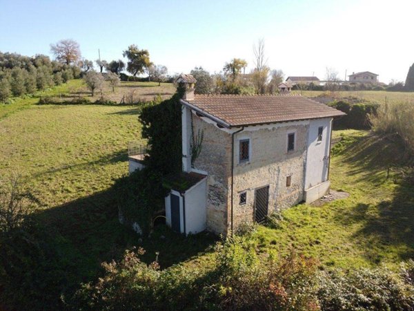casa indipendente in vendita a Montebuono