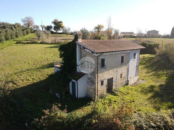 casa indipendente in vendita a Montebuono