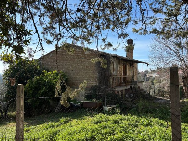 casa indipendente in vendita a Montebuono