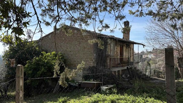 casa indipendente in vendita a Montebuono