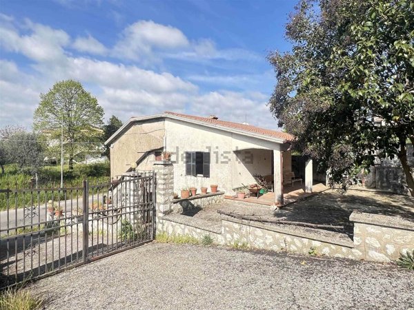 casa indipendente in vendita a Montebuono in zona Fianello
