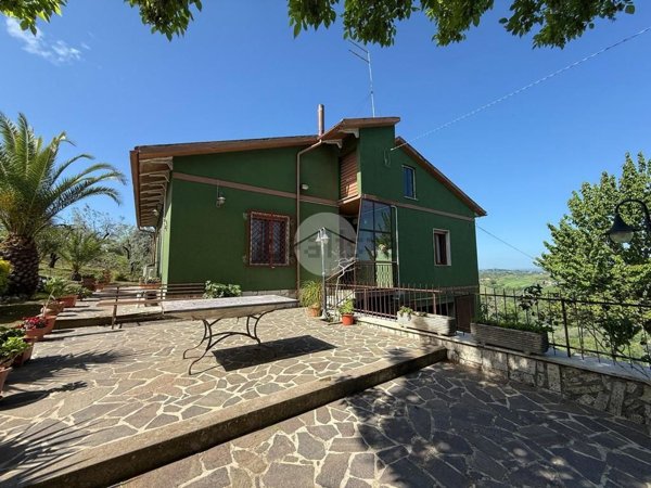 casa indipendente in vendita a Montebuono in zona Fianello