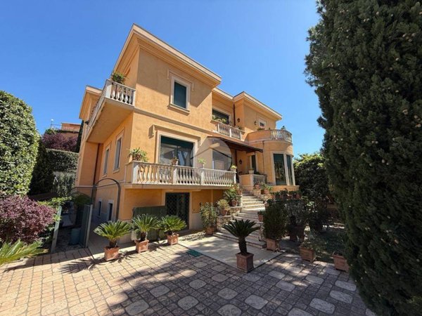 casa indipendente in vendita a Montebuono