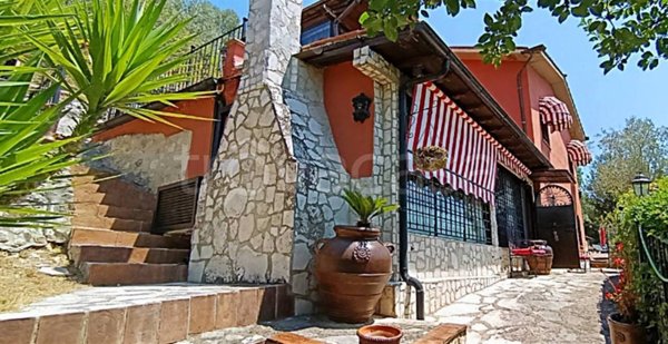 casa indipendente in vendita a Montebuono in zona Sant'Andrea